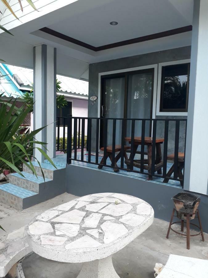 Poopreaw Koh Larn Apartment Exterior foto